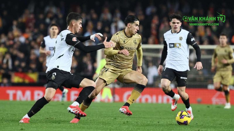 Valencia khởi động trước trận mở màn La Liga 2025/26 tại Mestalla.