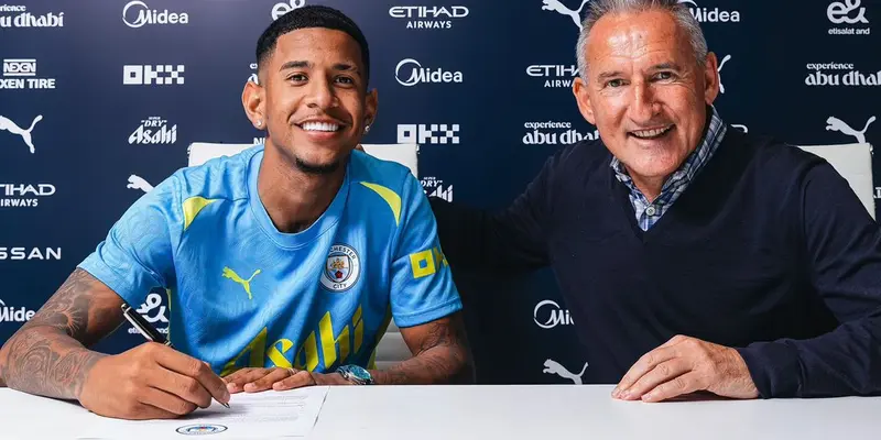 Savinho trong màu áo Man City, sẵn sàng tìm thử thách mới tại Tottenham.