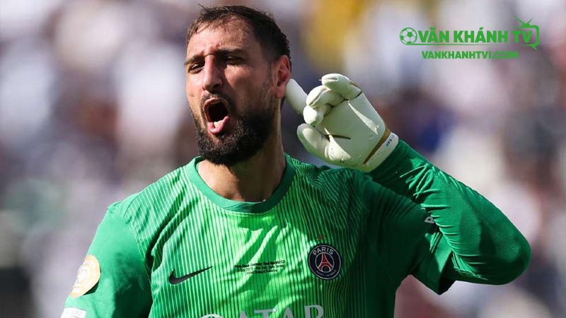 Fenerbahce chào đón Ederson, bổ sung chất lượng cho hàng thủ trong mùa giải mới.