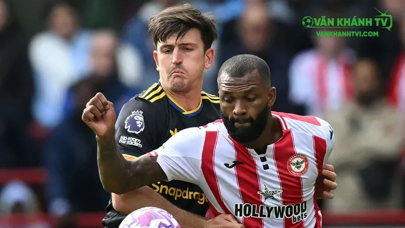 Harry Maguire mắc lỗi vị trí dẫn đến bàn thua sớm cho Man Utd.