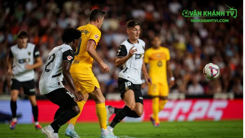 Valencia – Đội bóng sẽ phải đối mặt với thử thách lớn khi làm khách tại Camp Nou