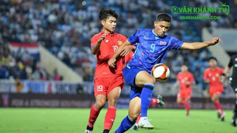 U23 Lào thi đấu trên sân nhà – Các cầu thủ trẻ triển khai tấn công đa dạng và uy lực.