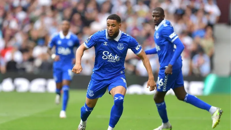 Everton tận dụng lợi thế sân nhà với sự bùng nổ từ Grealish và Ndiaye.